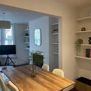  Apartment 12 Lorne Road By Mia Living Stylish & Modern 2 Bedroom